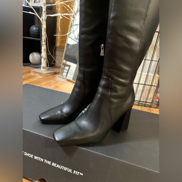 NATURALIZER LYRIC BLACK LEATHER BOOTS - Picture 5 of 9